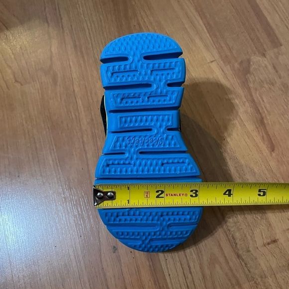 Skechers shoes, toddler 8. - Picture 11 of 11